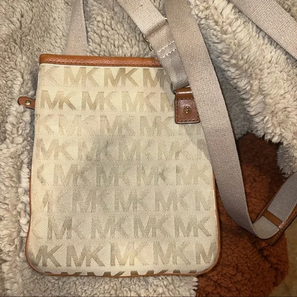 Michael Kors Crossbag - Picture 2 of 6